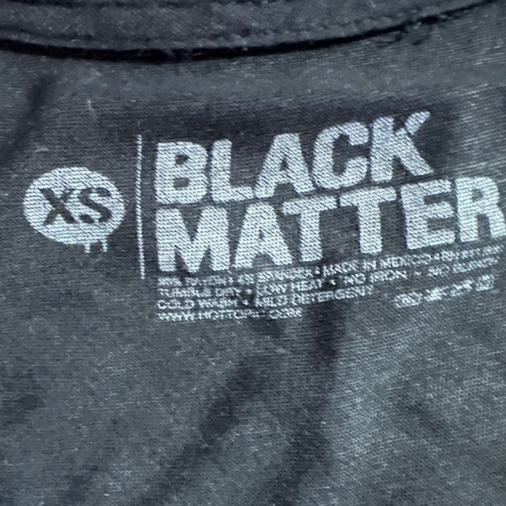 Hot Topic Tee - Picture 3 of 4